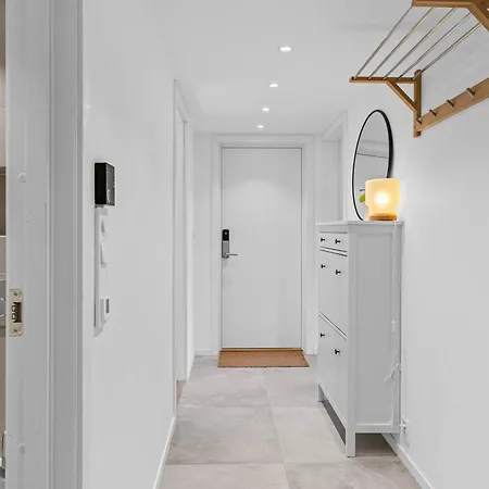 Gt43-102 - Modern 2br With Balcony & Mountain View